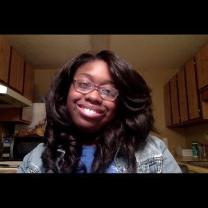 Meet your Posher, Kayla